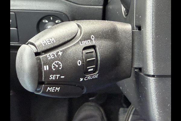 Citroën C3 82pk Shine (Trekhaak - Stoelverwarming - Camera - Navigatie via App - Automatische Airco - Parkeersensoren)