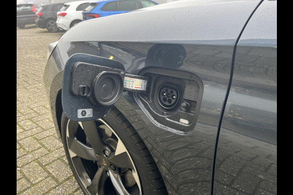 CUPRA Leon Sportstourer 1.4 e-Hybrid Business | Stoelverwarming |  Adaptieve cruisecontrol (ACC) | Achteruitrijcamera | Navigatiesysteem | LM Winterset! |