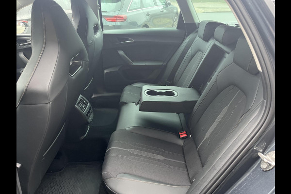 CUPRA Leon Sportstourer 1.4 e-Hybrid Business | Stoelverwarming |  Adaptieve cruisecontrol (ACC) | Achteruitrijcamera | Navigatiesysteem | LM Winterset! |