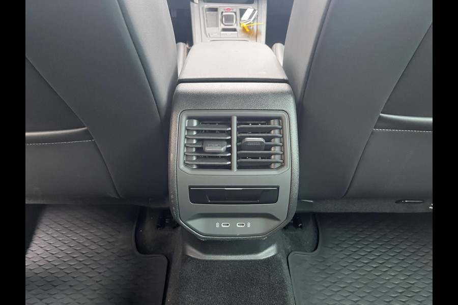 CUPRA Leon Sportstourer 1.4 e-Hybrid Business | Stoelverwarming |  Adaptieve cruisecontrol (ACC) | Achteruitrijcamera | Navigatiesysteem | LM Winterset! |