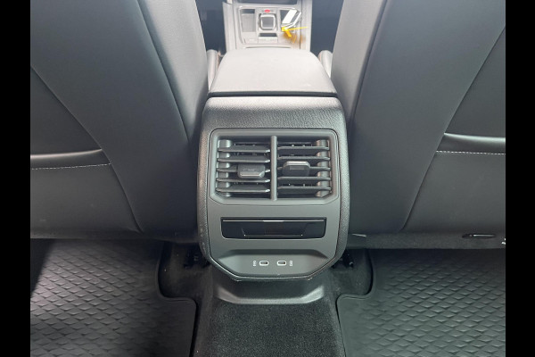 CUPRA Leon Sportstourer 1.4 e-Hybrid Business | Stoelverwarming |  Adaptieve cruisecontrol (ACC) | Achteruitrijcamera | Navigatiesysteem | LM Winterset! |