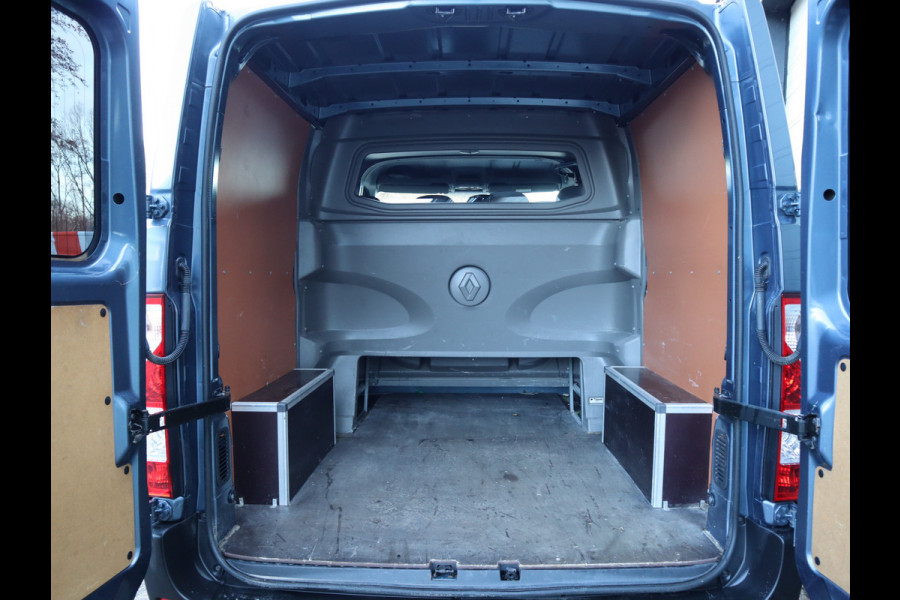 Renault Master T33 2.3 dCi 131pk Euro 6 L1H1 - DC 7 Pers. - Trekhaak - Camera