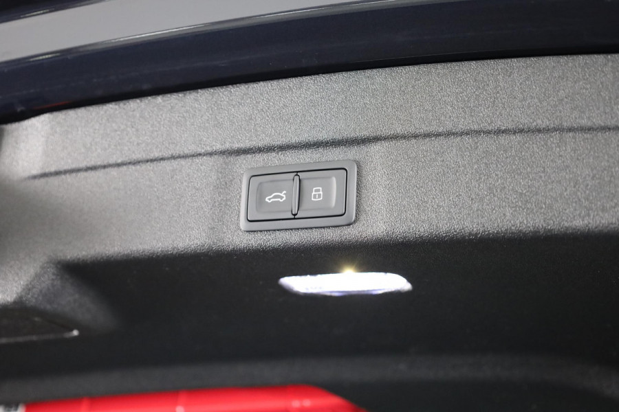 Audi A5 Avant 2.0 TFSI S edition 150pk | Matrix Led verlichting | Rondzicht camera | Keyless entry | 19 inch lichtmetalen velgen | S-line
