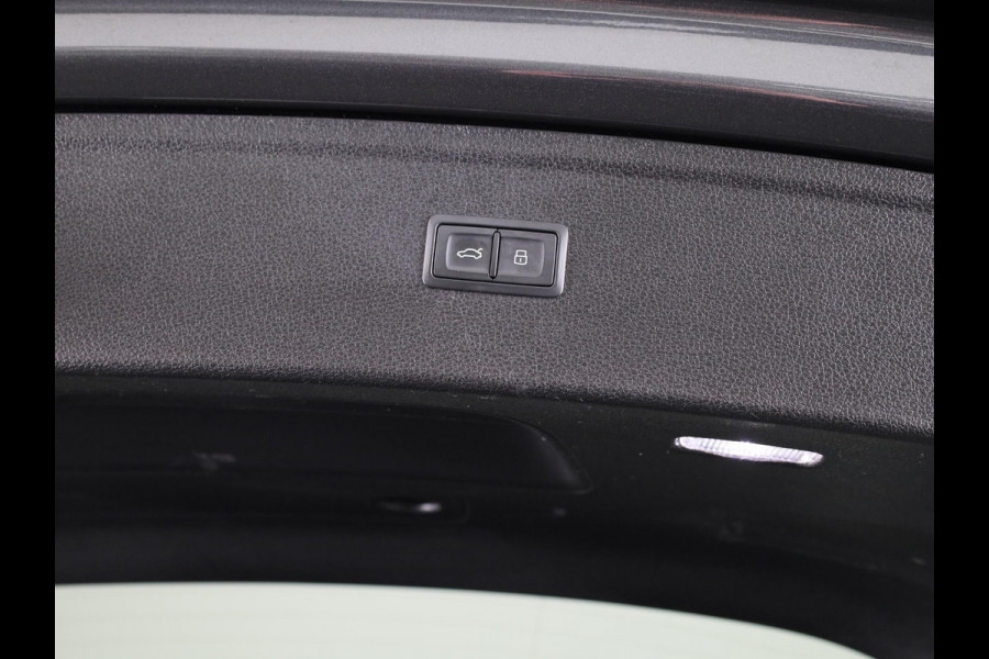 Audi Q5 50 TFSI e S edition Competition 299pk | Adaptieve cruise controle | Stoelverwarming | 21 inch Lichtmetalen velgen | Navigatie