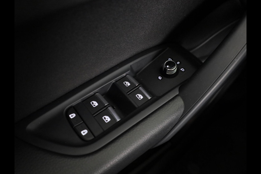 Audi Q5 50 TFSI e S edition Competition 299pk | Adaptieve cruise controle | Stoelverwarming | 21 inch Lichtmetalen velgen | Navigatie