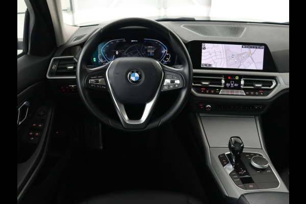 BMW 3-serie 320e Business Edition Plus | Leder | Stoelverwarming | Live Cockpit | Carplay | Navigatie | Full LED | Parkeerhulp | Climate control | Bluetooth | PHEV | Plug In