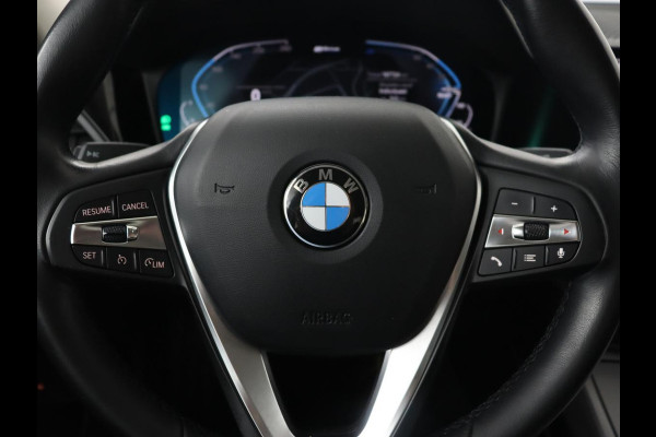 BMW 3-serie 320e Business Edition Plus | Leder | Stoelverwarming | Live Cockpit | Carplay | Navigatie | Full LED | Parkeerhulp | Climate control | Bluetooth | PHEV | Plug In