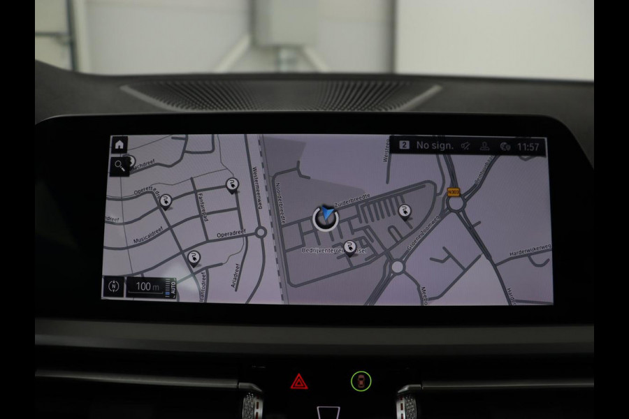 BMW 3-serie 320e Business Edition Plus | Leder | Stoelverwarming | Live Cockpit | Carplay | Navigatie | Full LED | Parkeerhulp | Climate control | Bluetooth | PHEV | Plug In