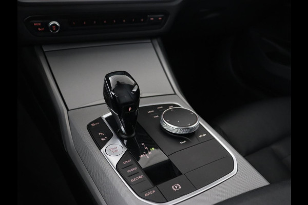 BMW 3-serie 320e Business Edition Plus | Leder | Stoelverwarming | Live Cockpit | Carplay | Navigatie | Full LED | Parkeerhulp | Climate control | Bluetooth | PHEV | Plug In