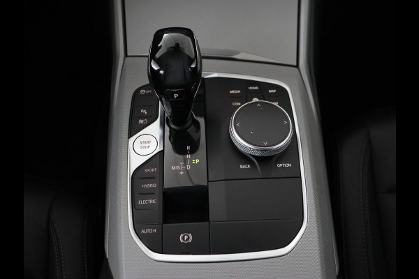 BMW 3-serie 320e Business Edition Plus | Leder | Stoelverwarming | Live Cockpit | Carplay | Navigatie | Full LED | Parkeerhulp | Climate control | Bluetooth | PHEV | Plug In