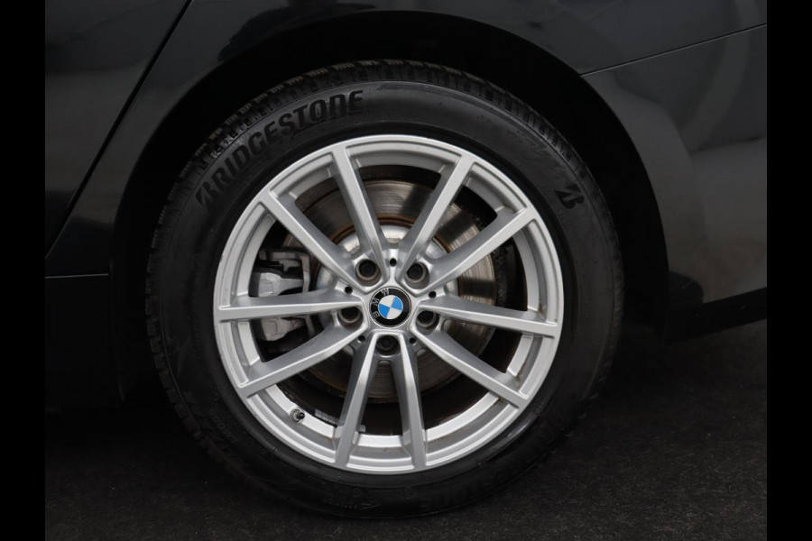 BMW 3-serie 320e Business Edition Plus | Leder | Stoelverwarming | Live Cockpit | Carplay | Navigatie | Full LED | Parkeerhulp | Climate control | Bluetooth | PHEV | Plug In
