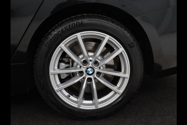 BMW 3-serie 320e Business Edition Plus | Leder | Stoelverwarming | Live Cockpit | Carplay | Navigatie | Full LED | Parkeerhulp | Climate control | Bluetooth | PHEV | Plug In