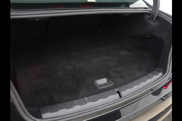 BMW 3-serie 320e Business Edition Plus | Leder | Stoelverwarming | Live Cockpit | Carplay | Navigatie | Full LED | Parkeerhulp | Climate control | Bluetooth | PHEV | Plug In