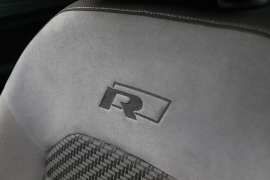 Volkswagen Golf 7.5 1.5 TSI Highline Business R-Line Panoramadak, Virtual Cockpit, Apple CarPlay, ACC, LED, Origineel NL, NAP,  Dealer onderhouden