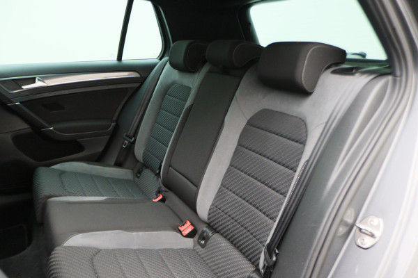 Volkswagen Golf 7.5 1.5 TSI Highline Business R-Line Panoramadak, Virtual Cockpit, Apple CarPlay, ACC, LED, Origineel NL, NAP,  Dealer onderhouden
