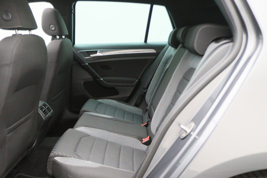 Volkswagen Golf 7.5 1.5 TSI Highline Business R-Line Panoramadak, Virtual Cockpit, Apple CarPlay, ACC, LED, Origineel NL, NAP,  Dealer onderhouden
