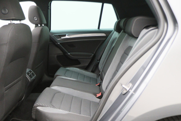 Volkswagen Golf 7.5 1.5 TSI Highline Business R-Line Panoramadak, Virtual Cockpit, Apple CarPlay, ACC, LED, Origineel NL, NAP,  Dealer onderhouden