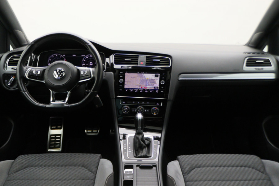 Volkswagen Golf 7.5 1.5 TSI Highline Business R-Line Panoramadak, Virtual Cockpit, Apple CarPlay, ACC, LED, Origineel NL, NAP,  Dealer onderhouden
