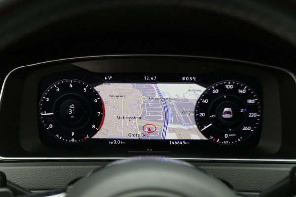 Volkswagen Golf 7.5 1.5 TSI Highline Business R-Line Panoramadak, Virtual Cockpit, Apple CarPlay, ACC, LED, Origineel NL, NAP,  Dealer onderhouden