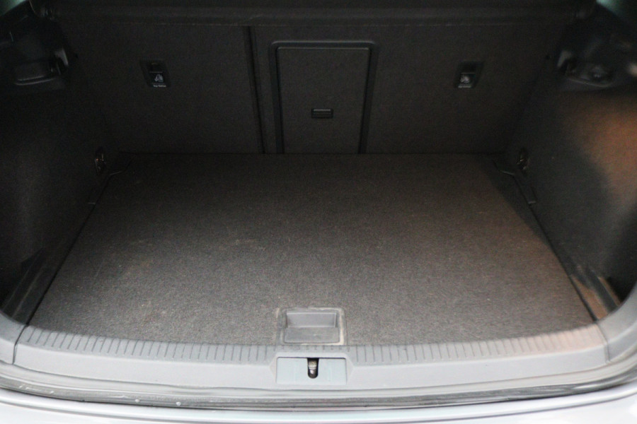 Volkswagen Golf 7.5 1.5 TSI Highline Business R-Line Panoramadak, Virtual Cockpit, Apple CarPlay, ACC, LED, Origineel NL, NAP,  Dealer onderhouden