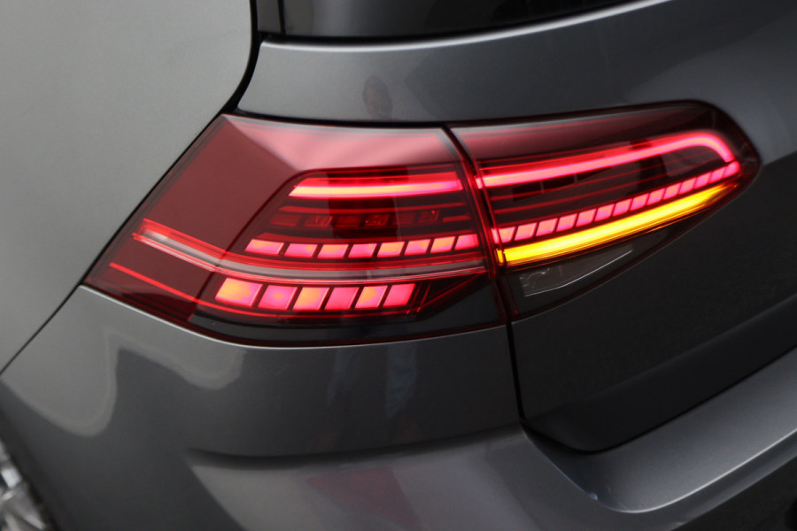 Volkswagen Golf 7.5 1.5 TSI Highline Business R-Line Panoramadak, Virtual Cockpit, Apple CarPlay, ACC, LED, Origineel NL, NAP,  Dealer onderhouden