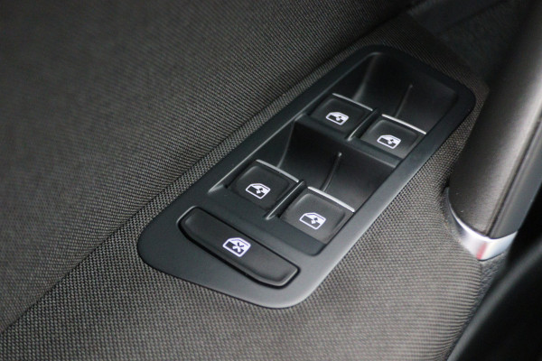 Volkswagen Golf 7.5 1.5 TSI Highline Business R-Line Panoramadak, Virtual Cockpit, Apple CarPlay, ACC, LED, Origineel NL, NAP,  Dealer onderhouden