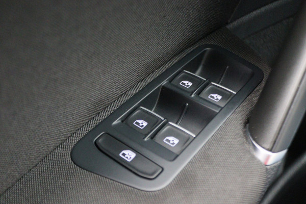 Volkswagen Golf 7.5 1.5 TSI Highline Business R-Line Panoramadak, Virtual Cockpit, Apple CarPlay, ACC, LED, Origineel NL, NAP,  Dealer onderhouden