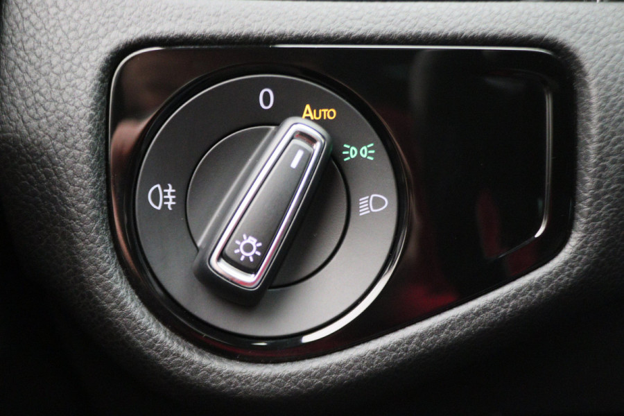 Volkswagen Golf 7.5 1.5 TSI Highline Business R-Line Panoramadak, Virtual Cockpit, Apple CarPlay, ACC, LED, Origineel NL, NAP,  Dealer onderhouden