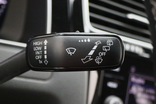 Volkswagen Golf 7.5 1.5 TSI Highline Business R-Line Panoramadak, Virtual Cockpit, Apple CarPlay, ACC, LED, Origineel NL, NAP,  Dealer onderhouden