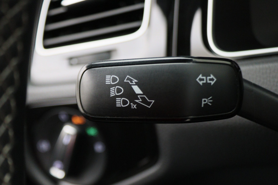 Volkswagen Golf 7.5 1.5 TSI Highline Business R-Line Panoramadak, Virtual Cockpit, Apple CarPlay, ACC, LED, Origineel NL, NAP,  Dealer onderhouden