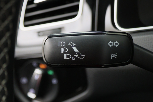 Volkswagen Golf 7.5 1.5 TSI Highline Business R-Line Panoramadak, Virtual Cockpit, Apple CarPlay, ACC, LED, Origineel NL, NAP,  Dealer onderhouden