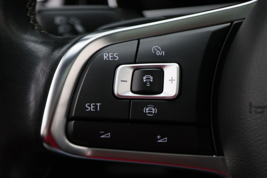 Volkswagen Golf 7.5 1.5 TSI Highline Business R-Line Panoramadak, Virtual Cockpit, Apple CarPlay, ACC, LED, Origineel NL, NAP,  Dealer onderhouden