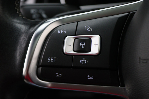 Volkswagen Golf 7.5 1.5 TSI Highline Business R-Line Panoramadak, Virtual Cockpit, Apple CarPlay, ACC, LED, Origineel NL, NAP,  Dealer onderhouden