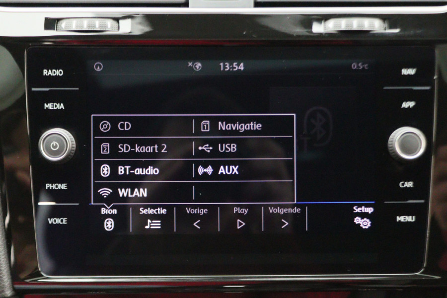 Volkswagen Golf 7.5 1.5 TSI Highline Business R-Line Panoramadak, Virtual Cockpit, Apple CarPlay, ACC, LED, Origineel NL, NAP,  Dealer onderhouden
