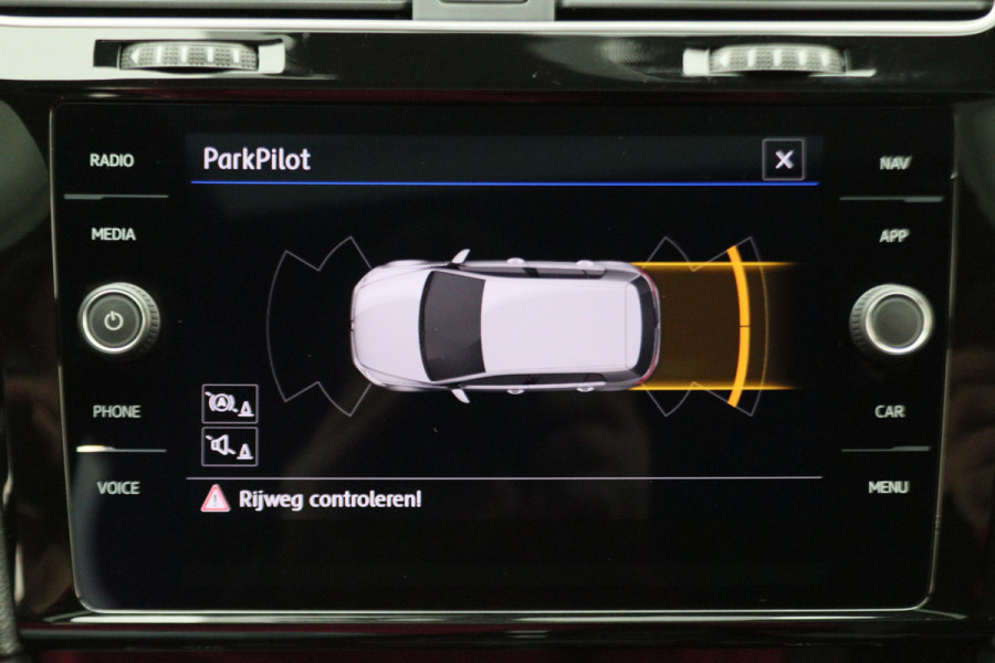 Volkswagen Golf 7.5 1.5 TSI Highline Business R-Line Panoramadak, Virtual Cockpit, Apple CarPlay, ACC, LED, Origineel NL, NAP,  Dealer onderhouden