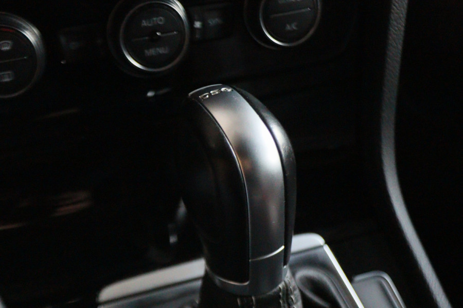 Volkswagen Golf 7.5 1.5 TSI Highline Business R-Line Panoramadak, Virtual Cockpit, Apple CarPlay, ACC, LED, Origineel NL, NAP,  Dealer onderhouden