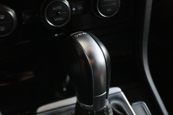 Volkswagen Golf 7.5 1.5 TSI Highline Business R-Line Panoramadak, Virtual Cockpit, Apple CarPlay, ACC, LED, Origineel NL, NAP,  Dealer onderhouden