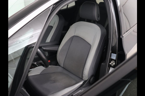 Volkswagen ID.3 First Plus 58 kWh | Stoel & stuurverwarming | Camera | Adaptive cruise | Sfeerverlichting | Carplay | Navigatie | Matrix LED | Parkeerhulp | Sfeerverlichting | Climate control