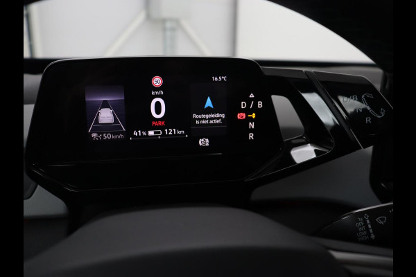 Volkswagen ID.3 First Plus 58 kWh | Stoel & stuurverwarming | Camera | Adaptive cruise | Sfeerverlichting | Carplay | Navigatie | Matrix LED | Parkeerhulp | Sfeerverlichting | Climate control
