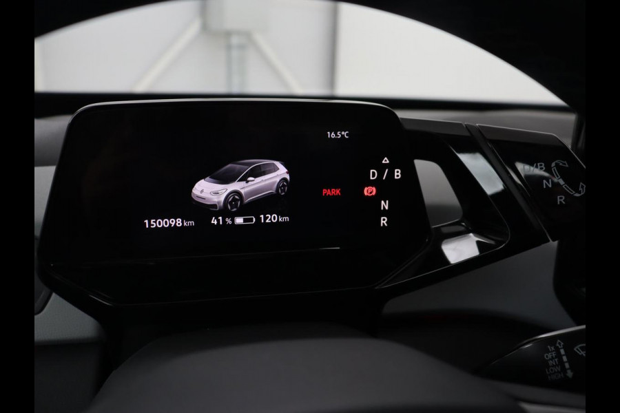Volkswagen ID.3 First Plus 58 kWh | Stoel & stuurverwarming | Camera | Adaptive cruise | Sfeerverlichting | Carplay | Navigatie | Matrix LED | Parkeerhulp | Sfeerverlichting | Climate control