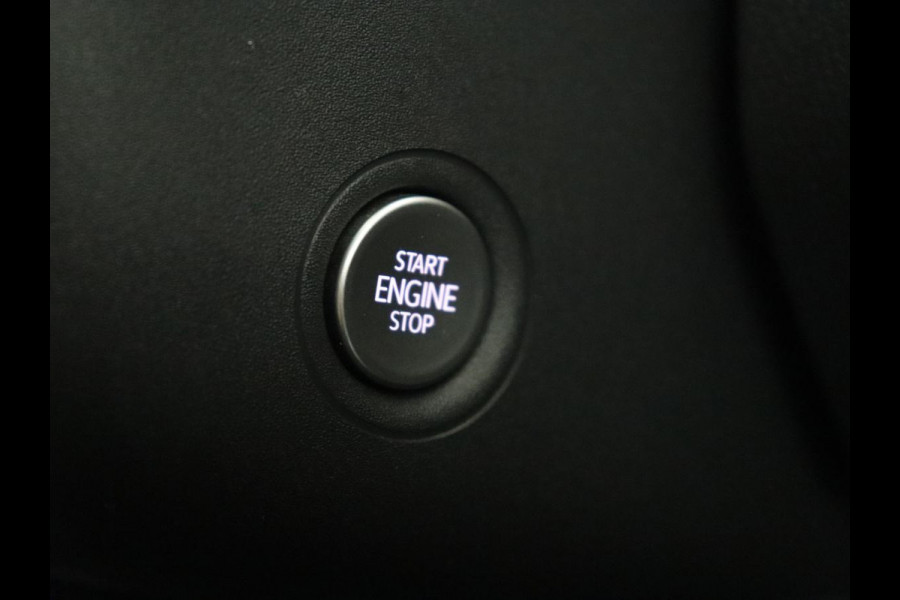 Volkswagen ID.3 First Plus 58 kWh | Stoel & stuurverwarming | Camera | Adaptive cruise | Sfeerverlichting | Carplay | Navigatie | Matrix LED | Parkeerhulp | Sfeerverlichting | Climate control