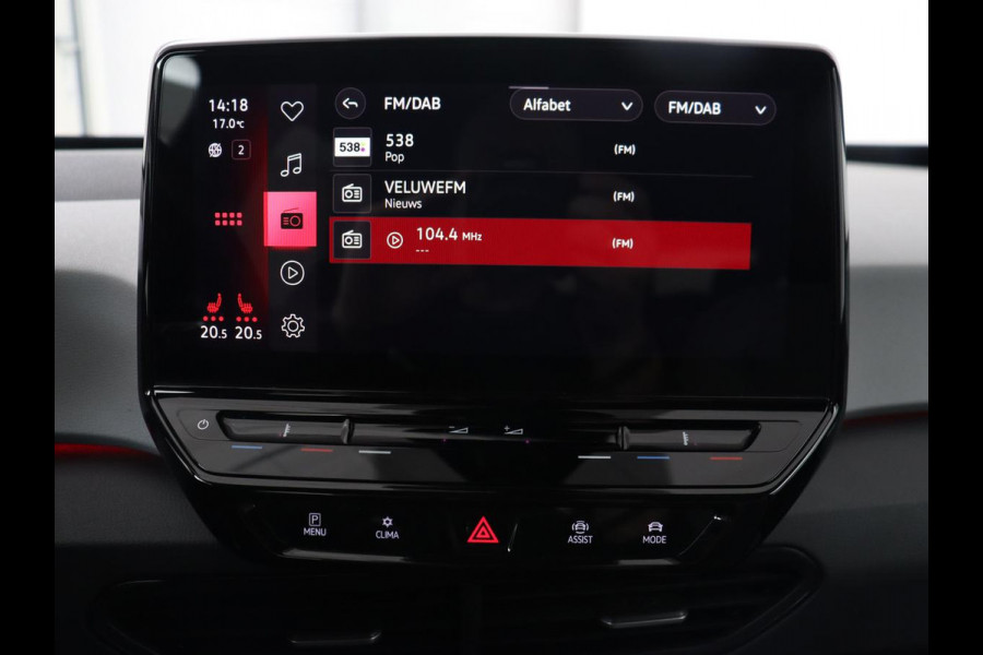 Volkswagen ID.3 First Plus 58 kWh | Stoel & stuurverwarming | Camera | Adaptive cruise | Sfeerverlichting | Carplay | Navigatie | Matrix LED | Parkeerhulp | Sfeerverlichting | Climate control