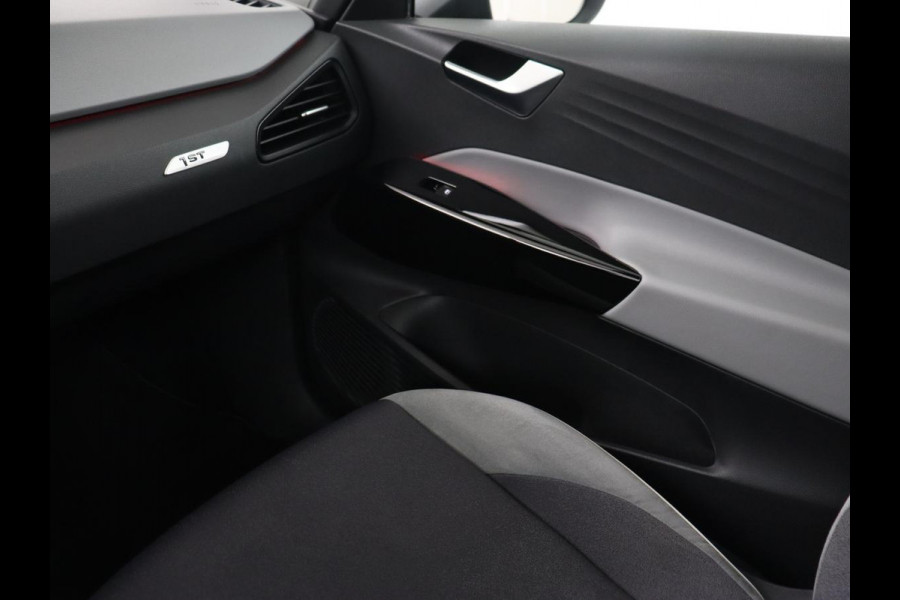 Volkswagen ID.3 First Plus 58 kWh | Stoel & stuurverwarming | Camera | Adaptive cruise | Sfeerverlichting | Carplay | Navigatie | Matrix LED | Parkeerhulp | Sfeerverlichting | Climate control