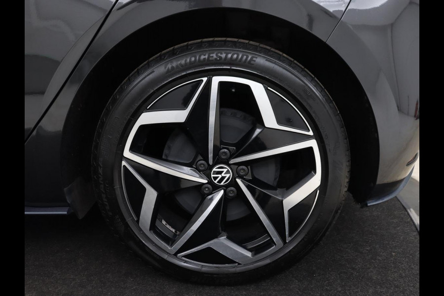Volkswagen ID.3 First Plus 58 kWh | Stoel & stuurverwarming | Camera | Adaptive cruise | Sfeerverlichting | Carplay | Navigatie | Matrix LED | Parkeerhulp | Sfeerverlichting | Climate control