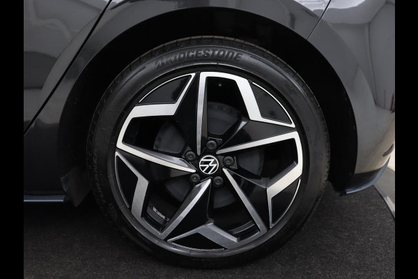 Volkswagen ID.3 First Plus 58 kWh | Stoel & stuurverwarming | Camera | Adaptive cruise | Sfeerverlichting | Carplay | Navigatie | Matrix LED | Parkeerhulp | Sfeerverlichting | Climate control