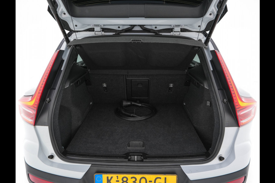 Volvo XC40 Recharge P8 AWD R-Design [ 3-Fase ] {SOH-89%} (INCL-BTW) *PANO | LEATHER-MICROFIBRE | DIGI-COCKPIT | FULL-LED | NAVI-FULLMAP | ECC | CARPLAY | PDC | KEYLESS | HEATED-SPORTSEATS | BLIS | PRIVACY-GLASS | 20"ALU*