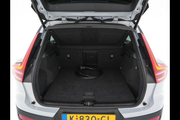Volvo XC40 Recharge P8 AWD R-Design [ 3-Fase ] {SOH-89%} (INCL-BTW) *PANO | LEATHER-MICROFIBRE | DIGI-COCKPIT | FULL-LED | NAVI-FULLMAP | ECC | CARPLAY | PDC | KEYLESS | HEATED-SPORTSEATS | BLIS | PRIVACY-GLASS | 20"ALU*