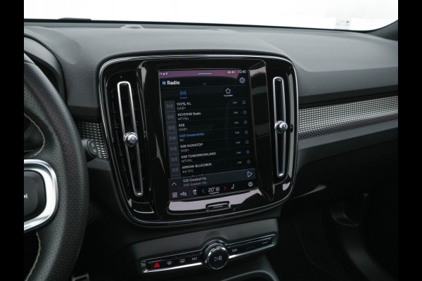 Volvo XC40 Recharge P8 AWD R-Design [ 3-Fase ] {SOH-89%} (INCL-BTW) *PANO | LEATHER-MICROFIBRE | DIGI-COCKPIT | FULL-LED | NAVI-FULLMAP | ECC | CARPLAY | PDC | KEYLESS | HEATED-SPORTSEATS | BLIS | PRIVACY-GLASS | 20"ALU*