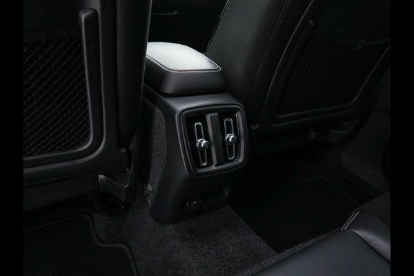 Volvo XC40 Recharge P8 AWD R-Design [ 3-Fase ] {SOH-89%} (INCL-BTW) *PANO | LEATHER-MICROFIBRE | DIGI-COCKPIT | FULL-LED | NAVI-FULLMAP | ECC | CARPLAY | PDC | KEYLESS | HEATED-SPORTSEATS | BLIS | PRIVACY-GLASS | 20"ALU*