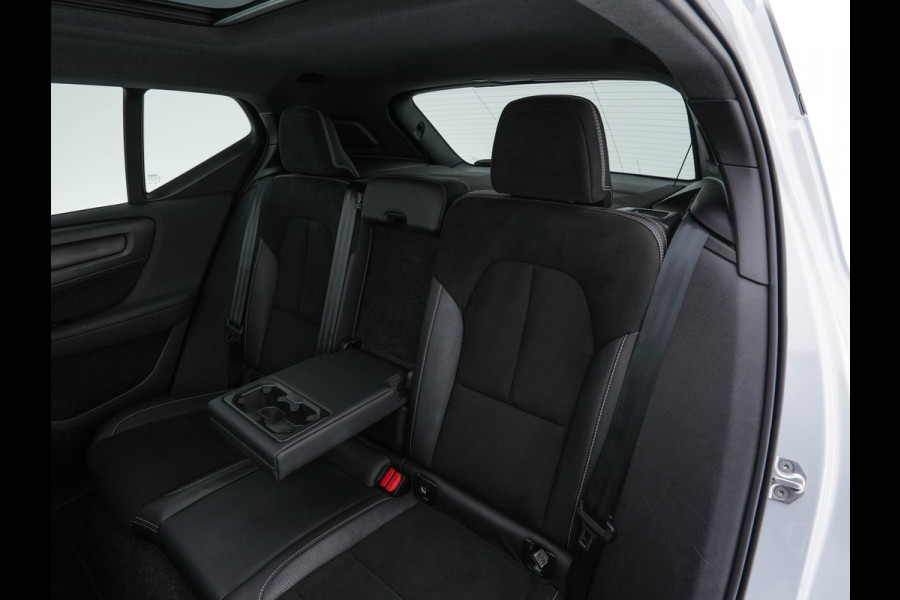 Volvo XC40 Recharge P8 AWD R-Design [ 3-Fase ] {SOH-89%} (INCL-BTW) *PANO | LEATHER-MICROFIBRE | DIGI-COCKPIT | FULL-LED | NAVI-FULLMAP | ECC | CARPLAY | PDC | KEYLESS | HEATED-SPORTSEATS | BLIS | PRIVACY-GLASS | 20"ALU*